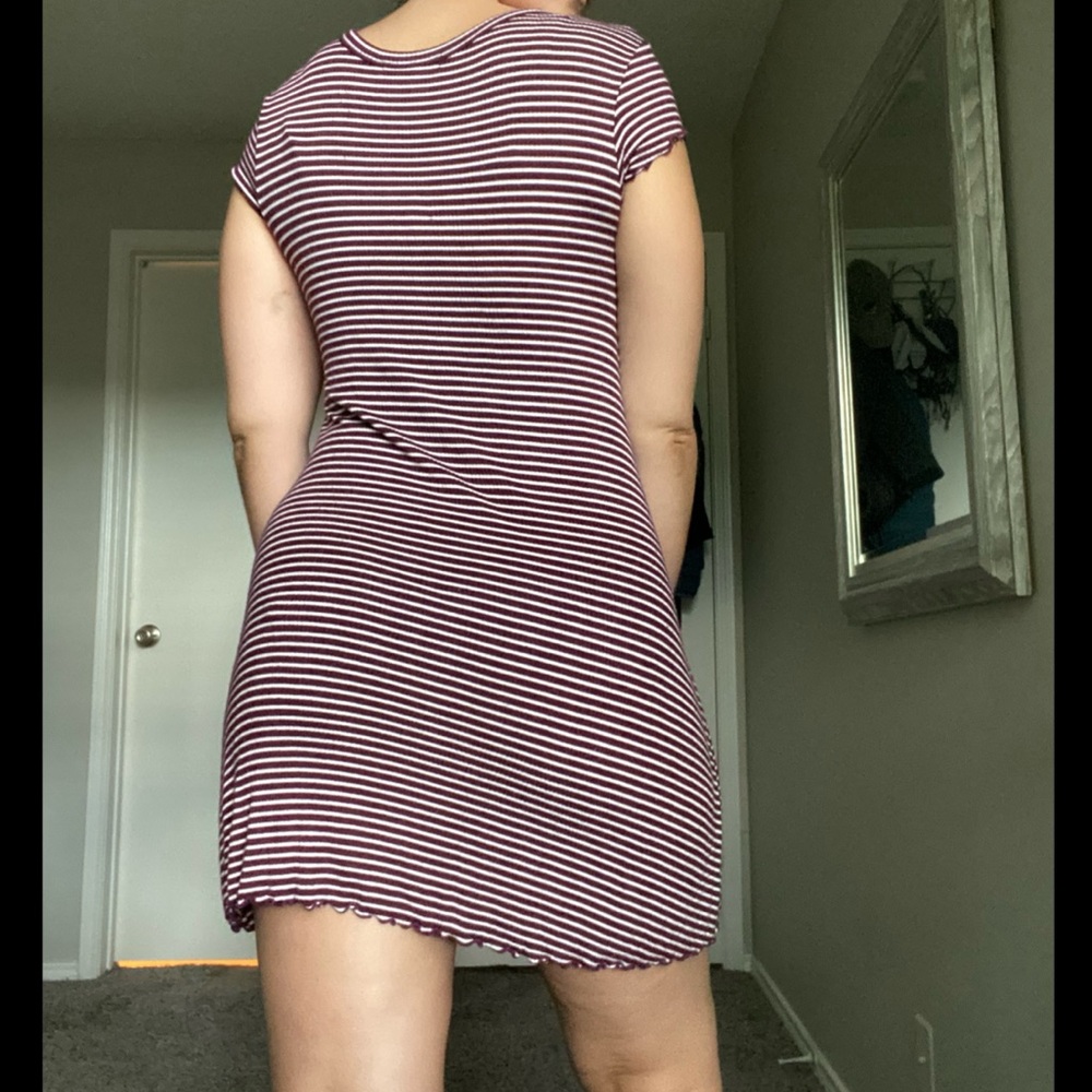 Offering a Forever 21 casual mini dress. Super stretchy and comfortable. - Picture 8 of 8